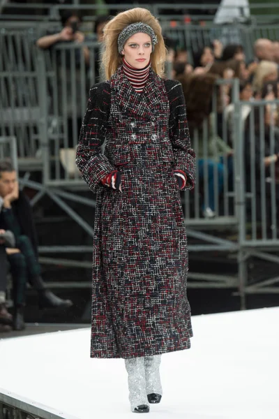 Look 15